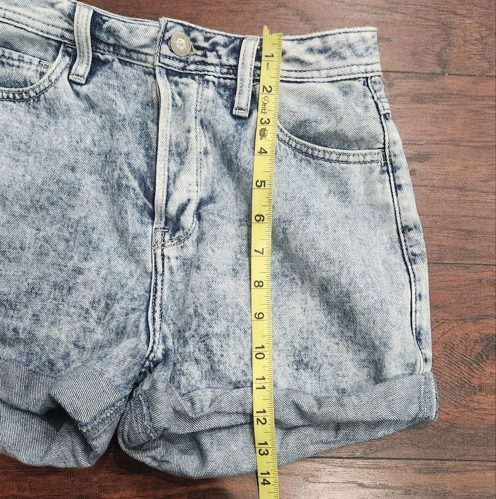 HOLLISTER ULTRA HIGH WAIST DENIM SHORTS ✨️✨️ - Picture 5 of 7